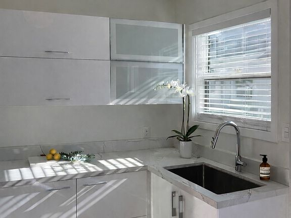 4th image of 2206 Ocean Park Blvd #M