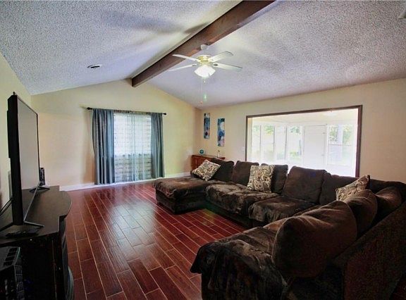 3rd image of 2704 Highland Cir