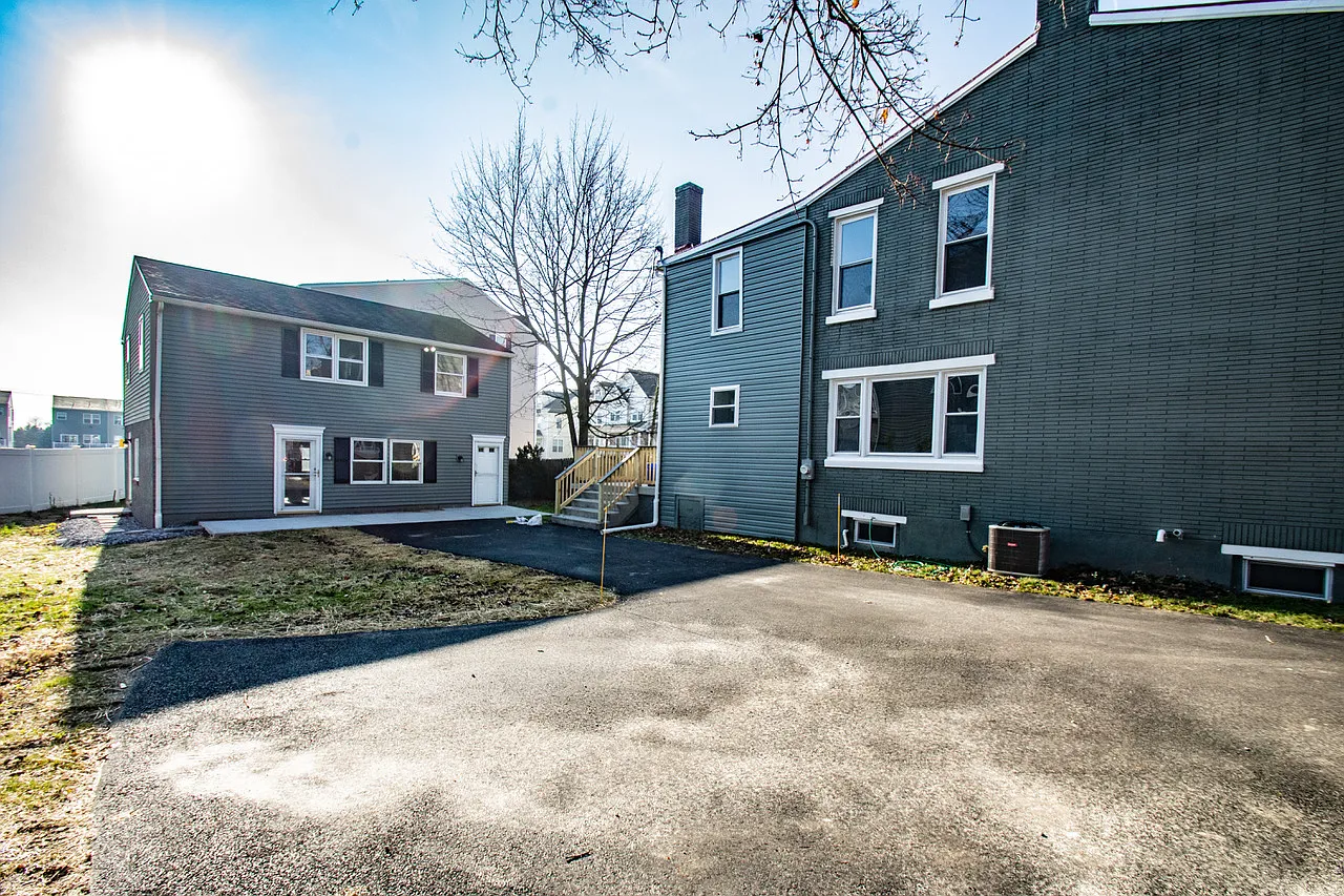 2 bed, 1100 sqft, $2,390 — Photo 3