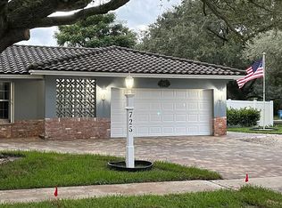 725 Azalea Ct, Plantation, FL 33317