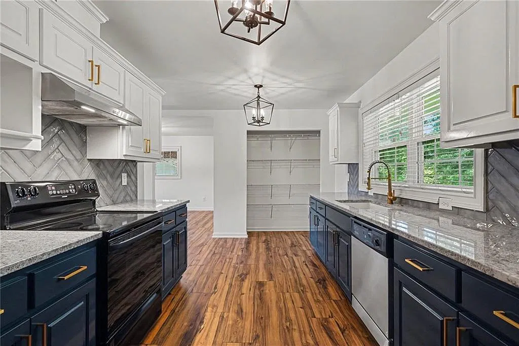 3 bed, 2.0 bath, 1378 sqft, $1,785 — Photo 2
