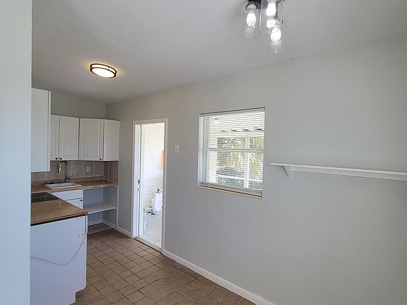 5th image of 21042 Bersell Ave