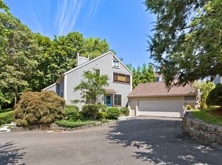 522 W Lyon Farm Dr, Greenwich, CT 06831