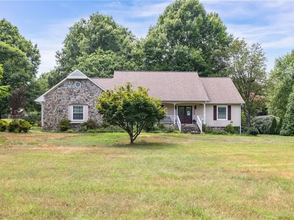 5104 Huntingwood Dr, Pleasant Garden, NC 27313