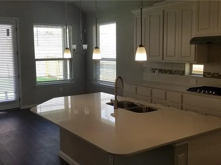 908 Kingston Pl — Photo 5