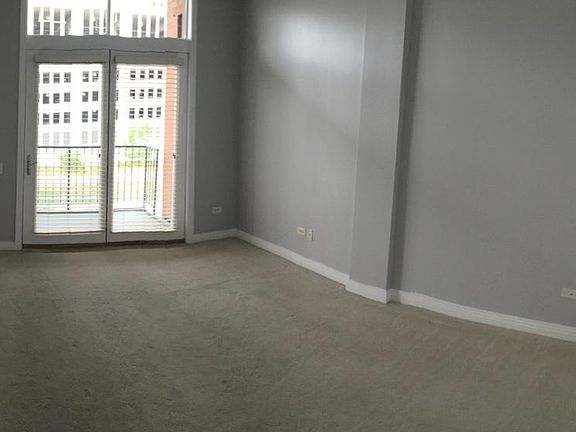 4th image of 333 N Jefferson St APT 303