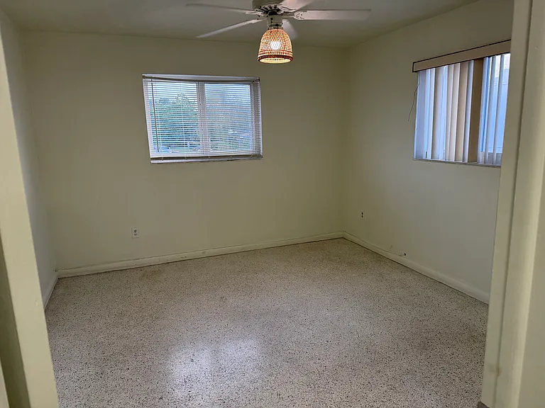 511 SW 37th Ave #1 — Photo 8