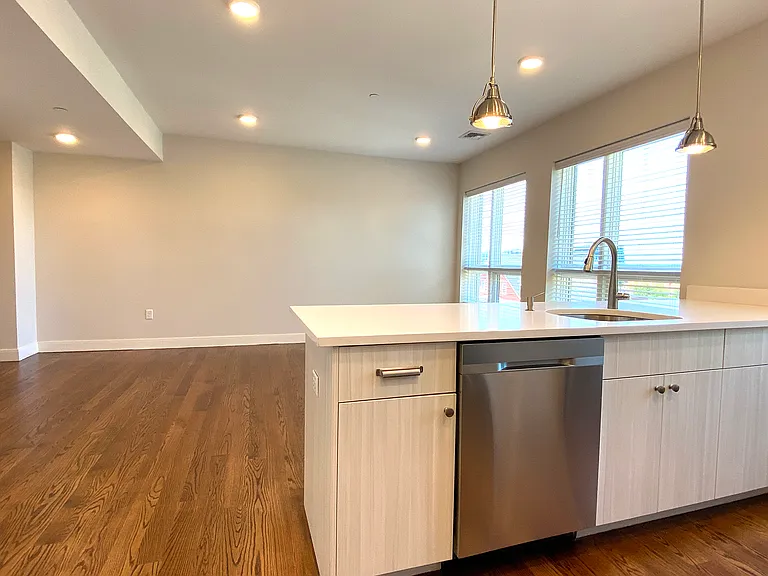 9 Everett St #2 — Photo 2