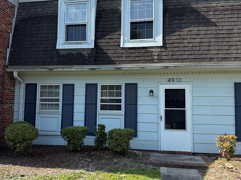 4912 Seabrook Ct — Photo 1
