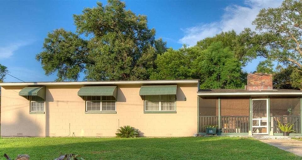 1st image of 3 Edgewood Cir