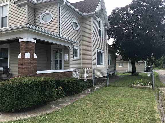3rd image of 613 S Olive St