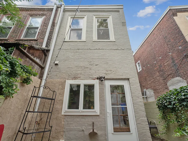 2521 Meredith St — Photo 16