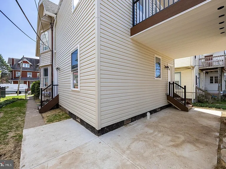 325 W Barnard St W — Photo 21