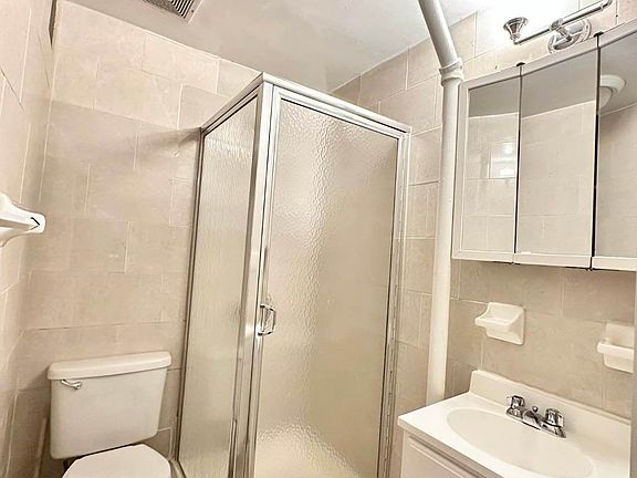 4th image of 411 W 43rd St #1Z