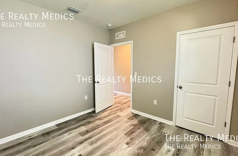 10906 Carlton Fields Dr — Photo 26