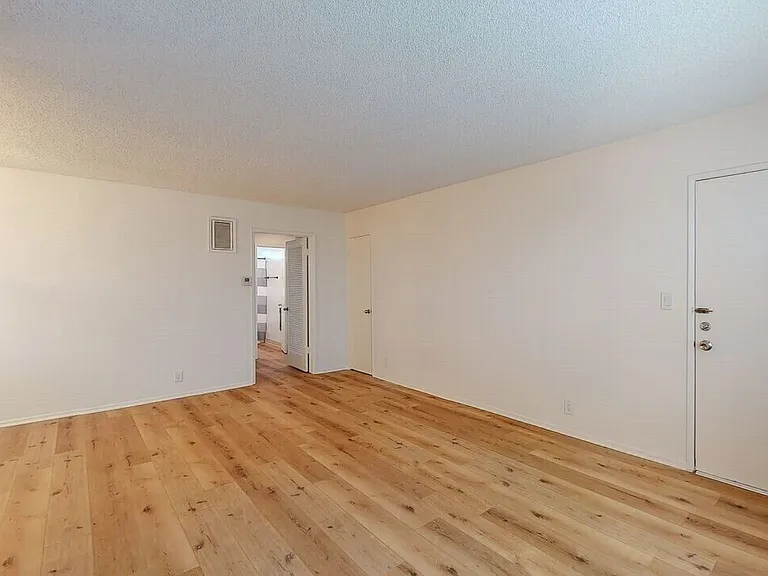 1827 Manning Ave #3 — Photo 5