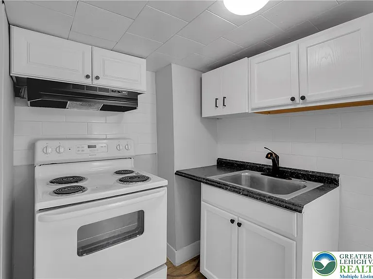 149 W Ridge St #2B — Photo 12