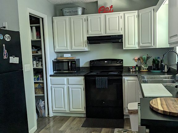 3rd image of 2595 NE Palm Ave #A