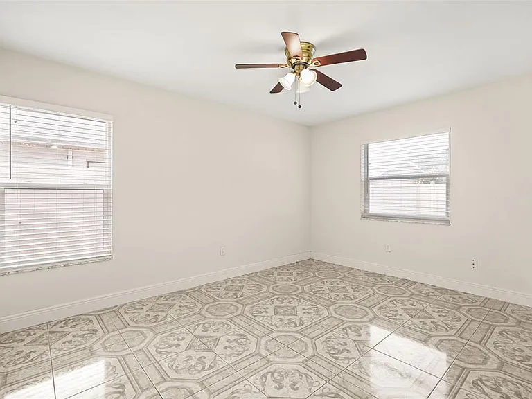 948 Ocala Woods Ln — Photo 14