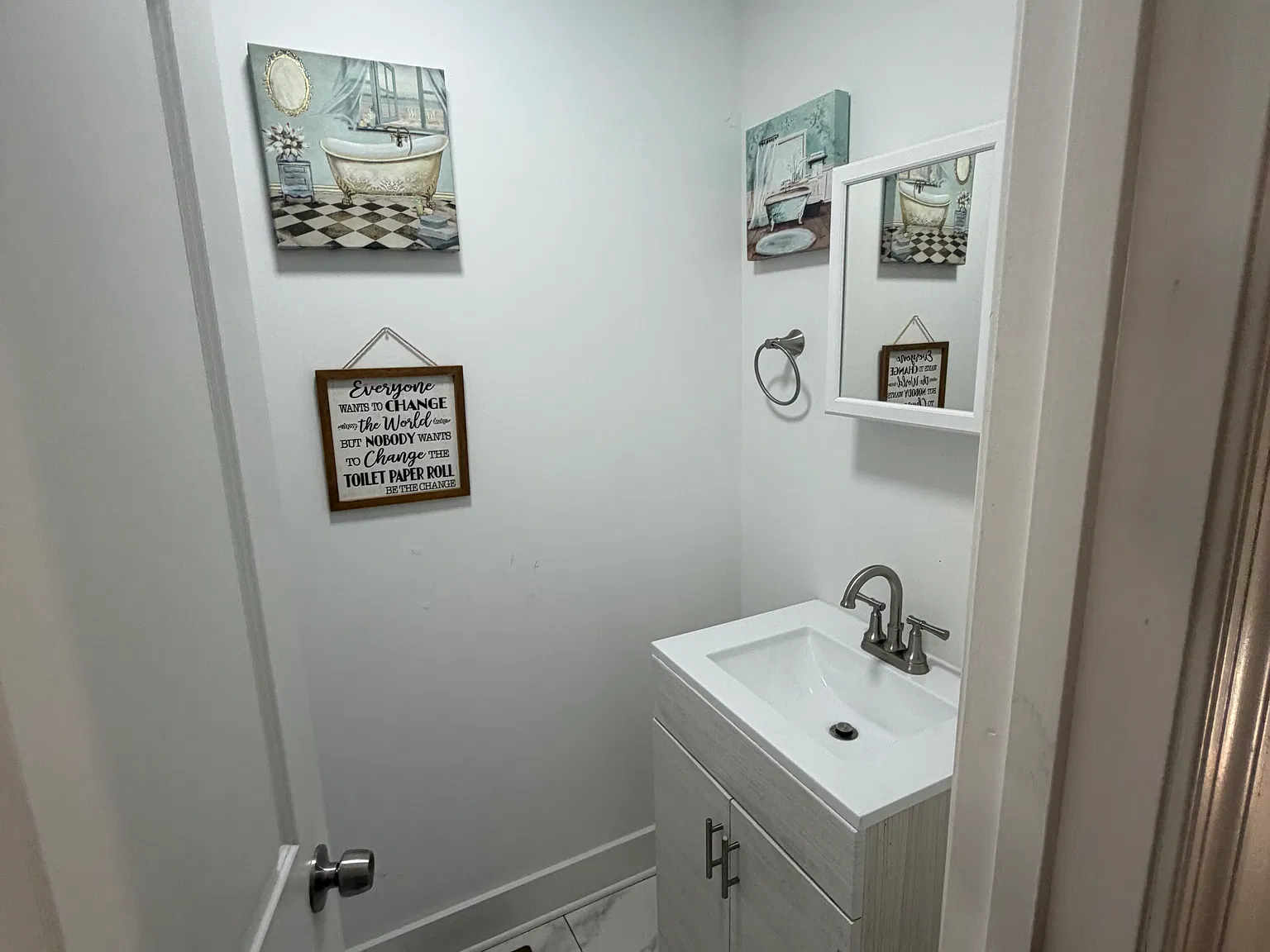 4 bed, 2.5 bath, 2200 sqft, $2,600 — Photo 4