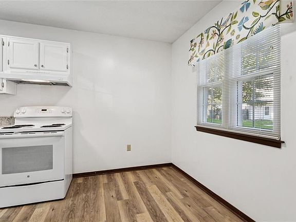 5th image of 12763 Woodside Ln