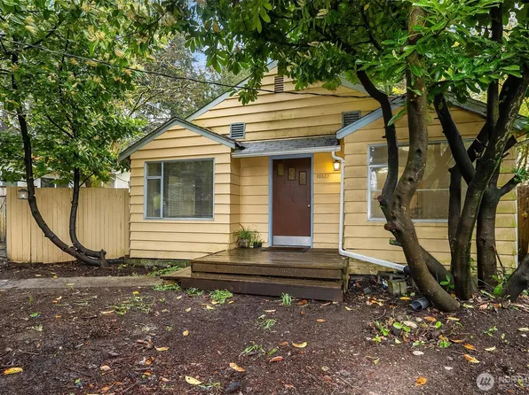 15527 Wallingford Avenue N, Shoreline, WA 98133