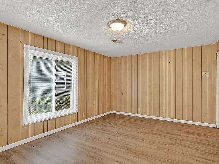 1274 W Green St — Photo 6