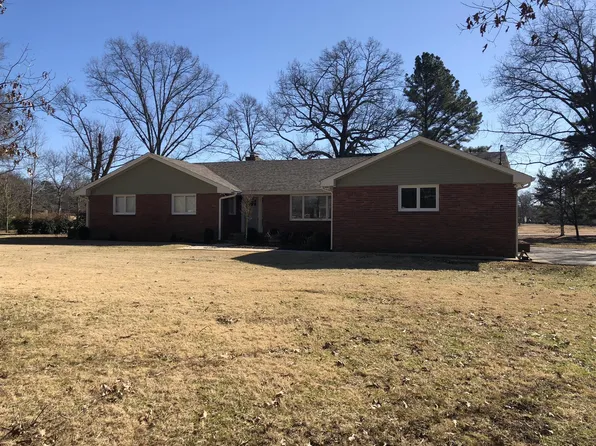 105 Lakewood Dr, Tullahoma, TN 37388