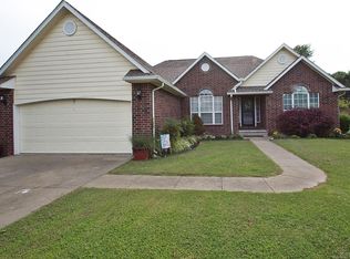 206 W Calista Dr, Tahlequah, OK 74464