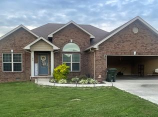 183 Twin Lakes Dr, Vine Grove, KY 40175