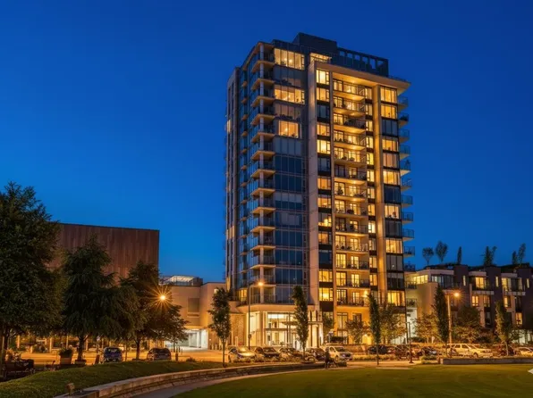 1471 Hunter St #1304, North Vancouver, BC V7J 1H3