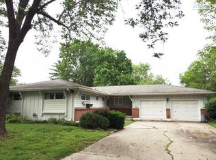 210 NW Redwing Dr, Lees Summit, MO 64063