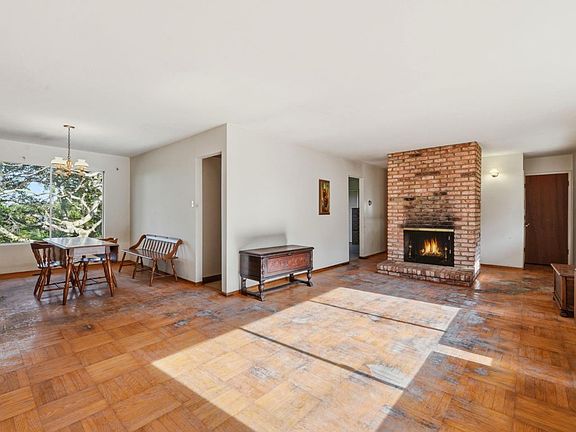 3rd image of 3915 Kingridge Dr