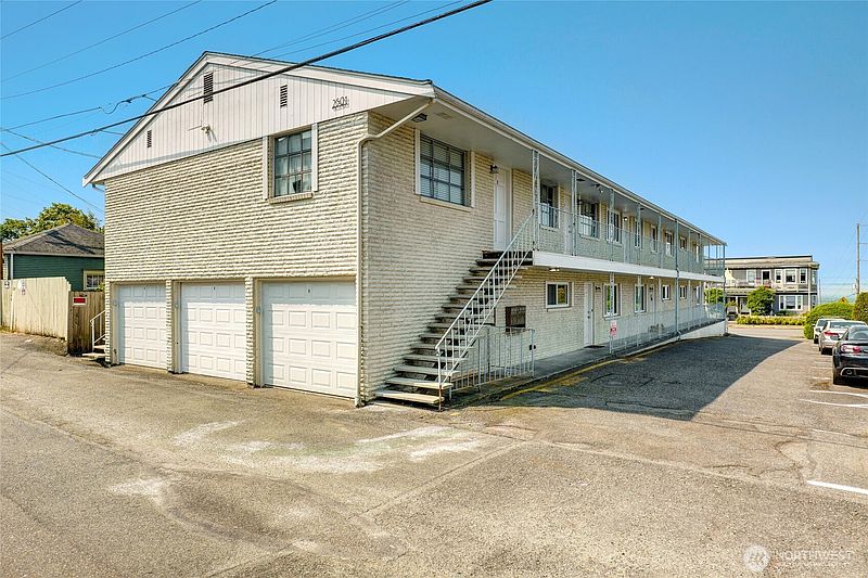 3rd image of 2501 Rucker Avenue