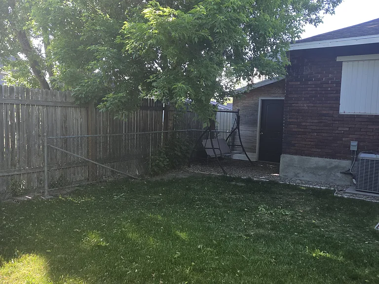 916 W 300 N — Photo 16