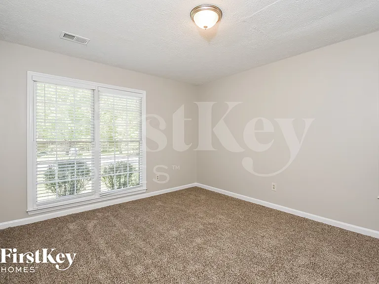 1111 Wynford Cmns SW — Photo 12