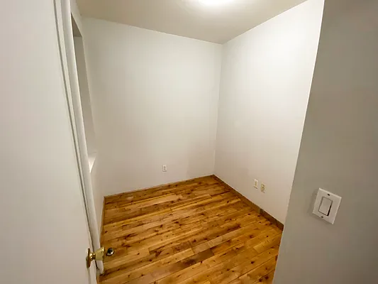 Rented by Avenues Real Estate | media 18