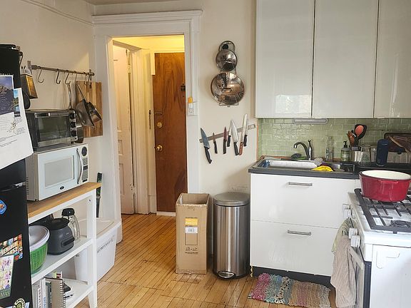 2nd image of 419 N State St APT 7