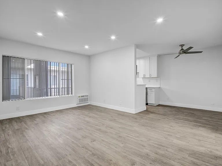 2233 S Ridgeley Dr #303 — Photo 6