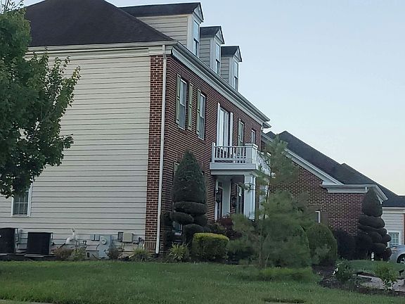 3rd image of 200 Garden Gate Ln