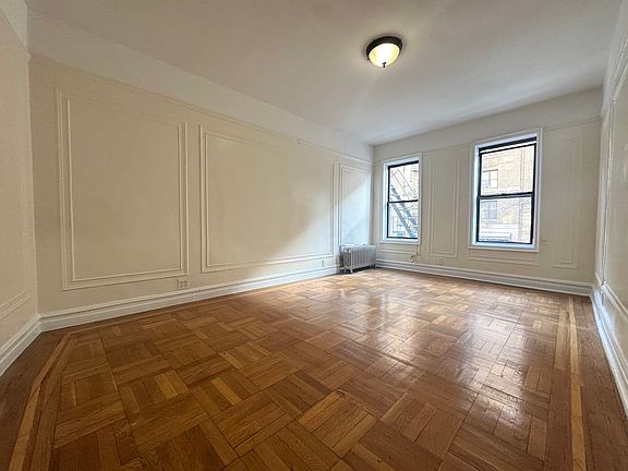2nd image of 829 W 181st St #2C