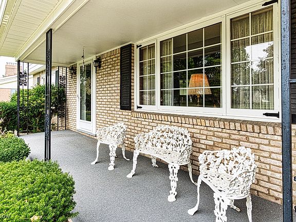 3rd image of 1620 Shady Ln