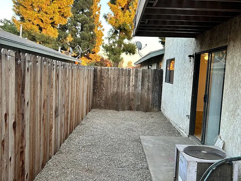 1908 S Mountain Ave — Photo 13