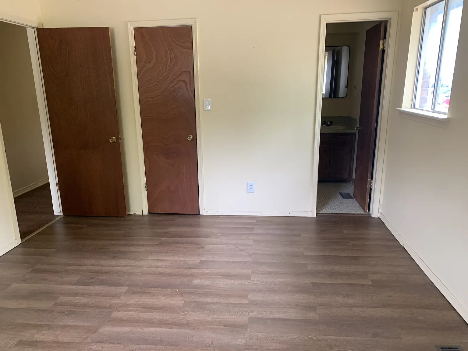 2 bed, 1.5 bath, 1000 sqft, $900 — Photo 4