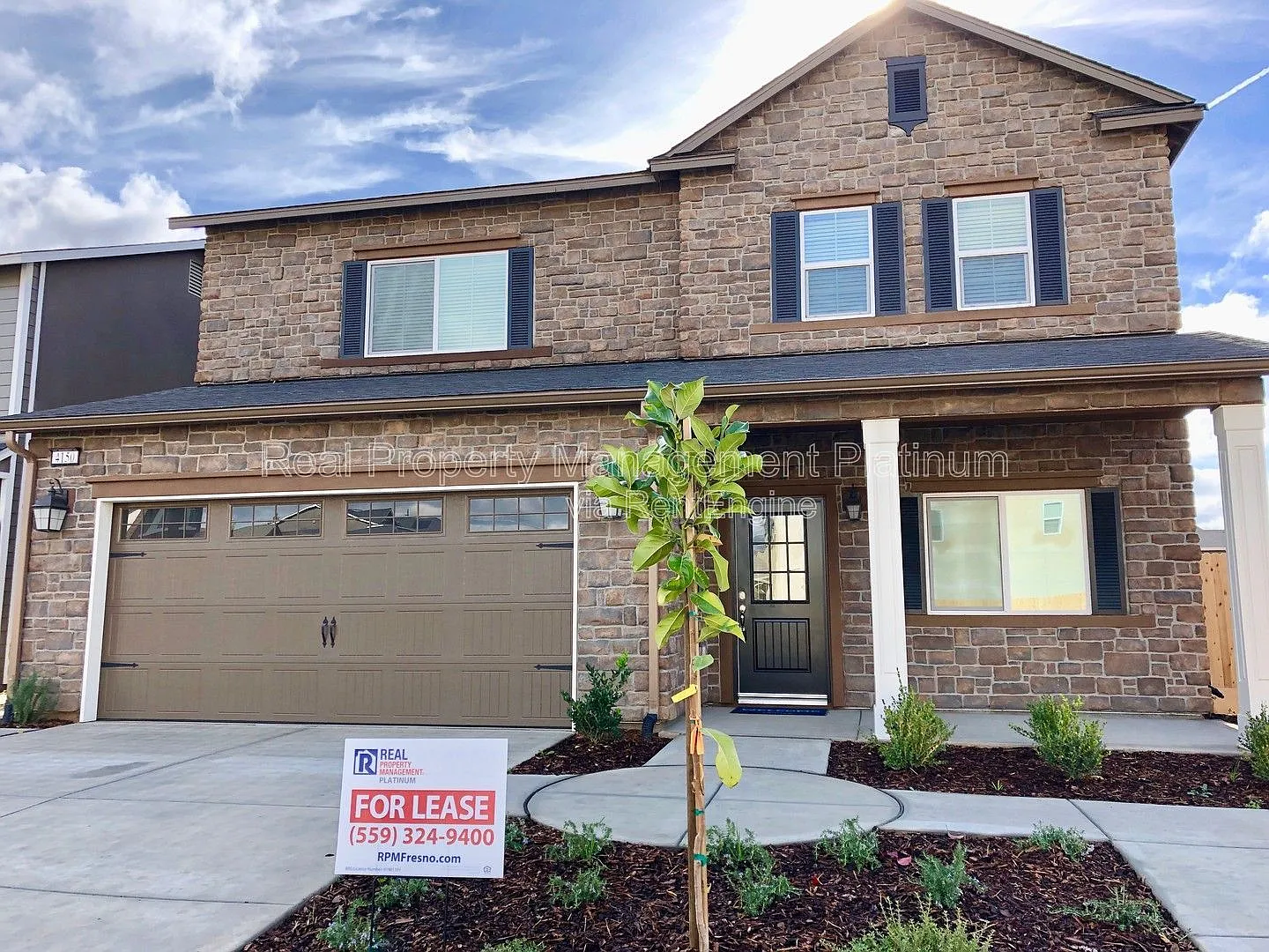 4 bed, 2.5 bath, 2088 sqft, $2,600 — Photo 2