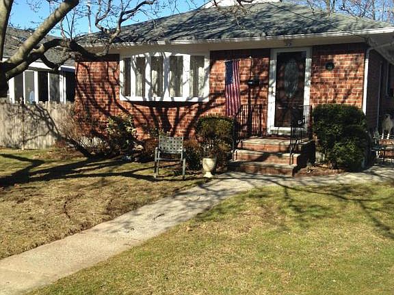 2nd image of 35 Ravenhurst Ave