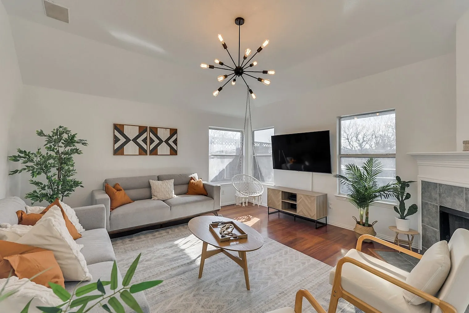 4 bed, 2.0 bath, 2152 sqft, $11,559 — Photo 1