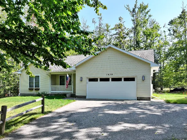 1439 Apple Hill Cir, Gaylord, MI 49735