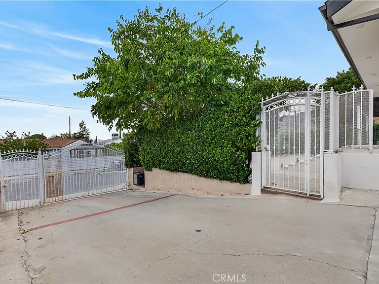 10510 Helendale Ave — Photo 57