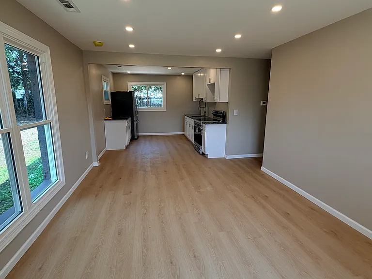 106 Lambson Ln — Photo 6